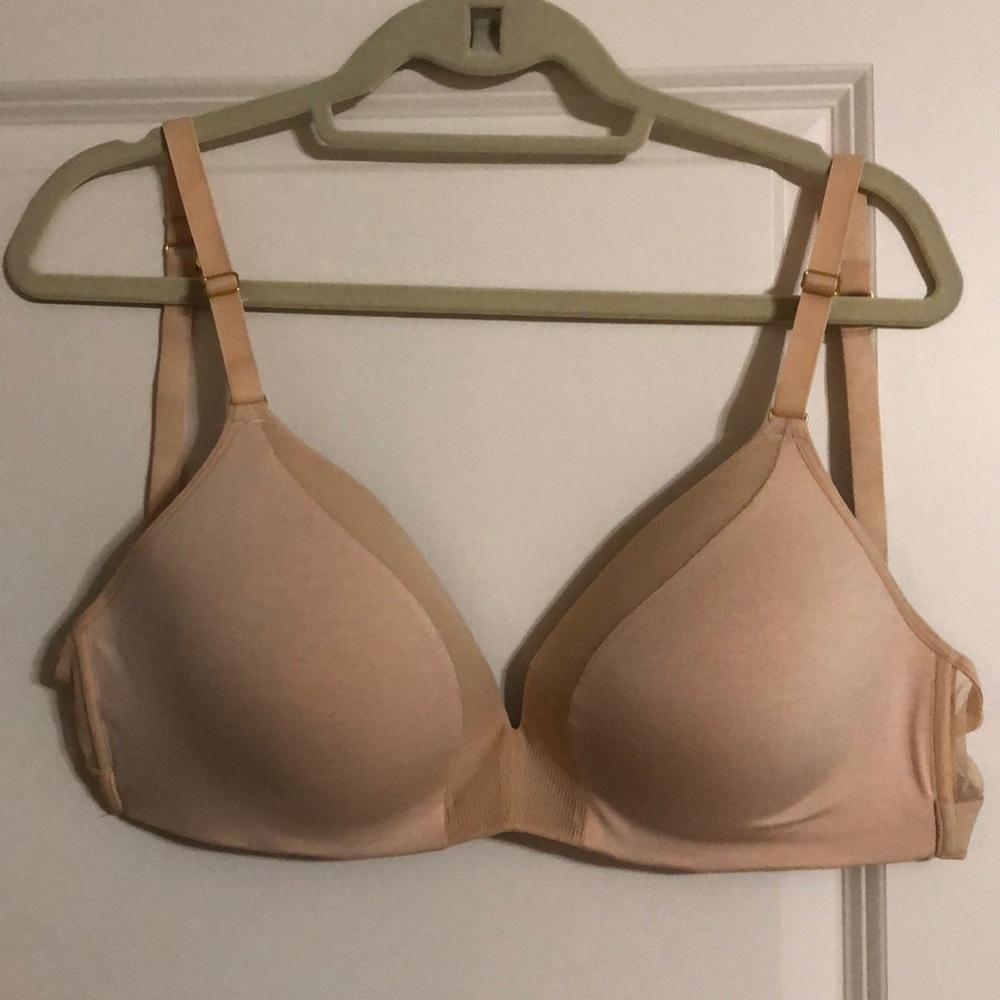 Lively All Day Deep V No Wire NWOT